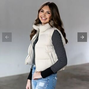 Cropped cream puffer vest size large